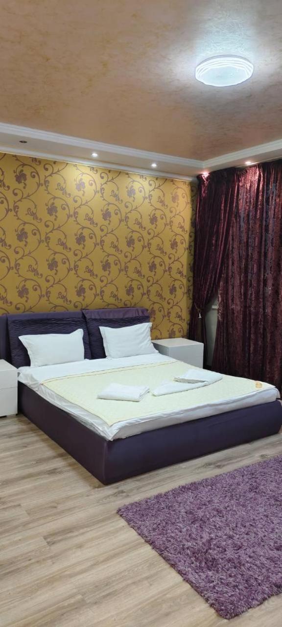 Nurly Tau 2Room Apartments อัลมาตี ภายนอก รูปภาพ