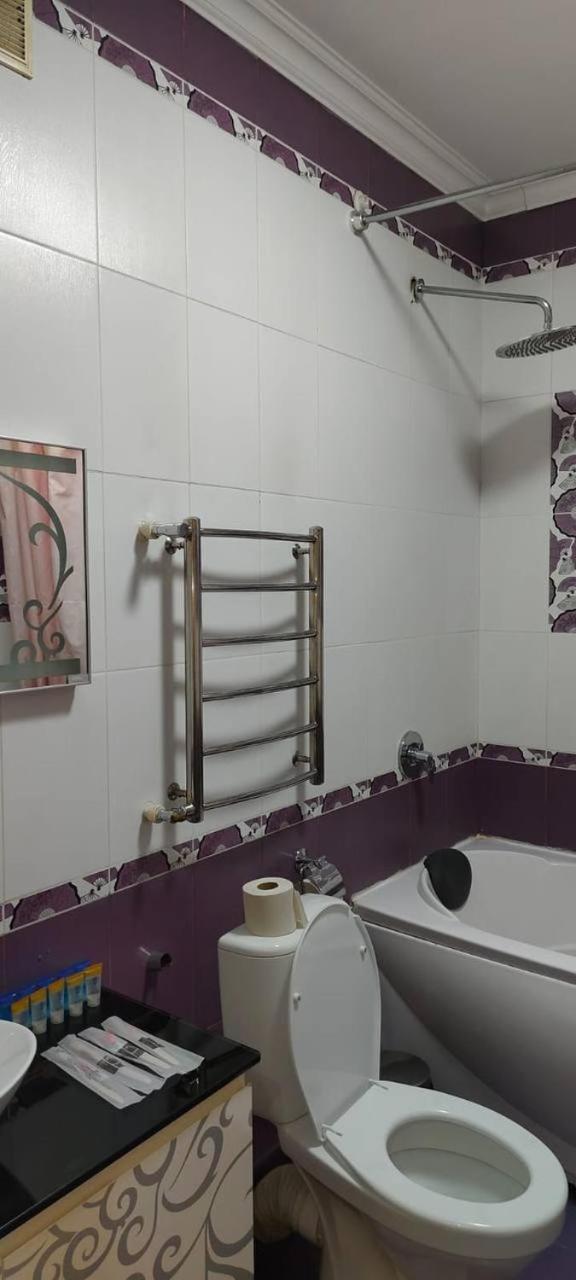 Nurly Tau 2Room Apartments อัลมาตี ภายนอก รูปภาพ