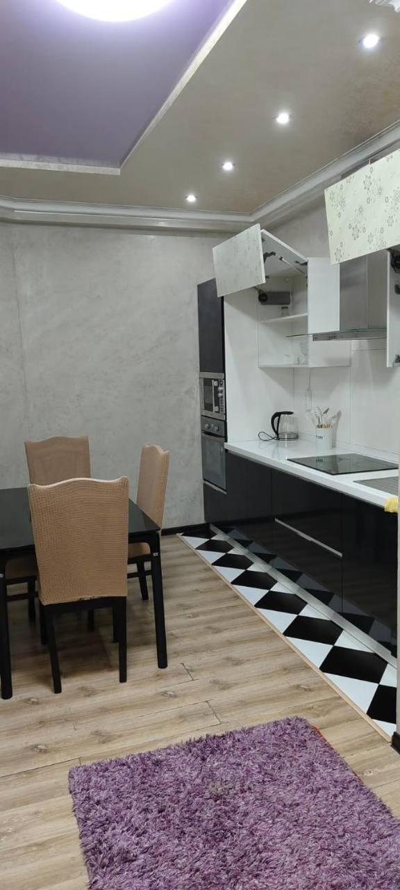 Nurly Tau 2Room Apartments อัลมาตี ภายนอก รูปภาพ
