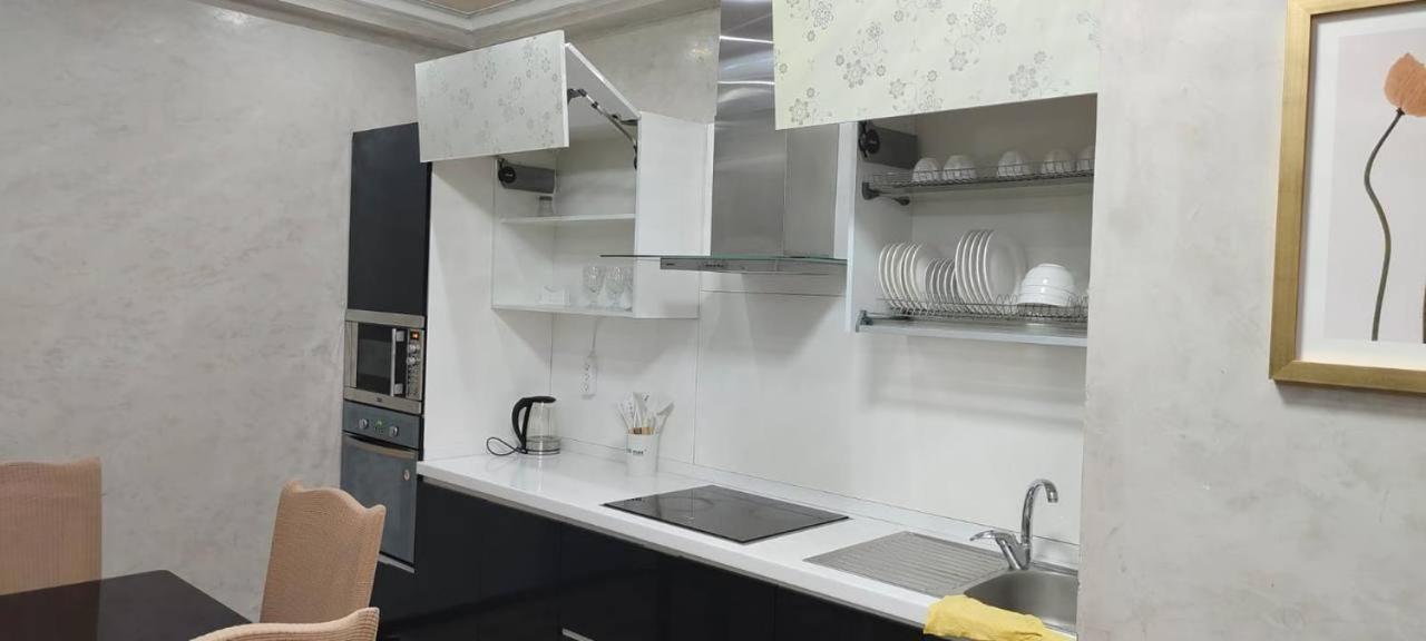 Nurly Tau 2Room Apartments อัลมาตี ภายนอก รูปภาพ